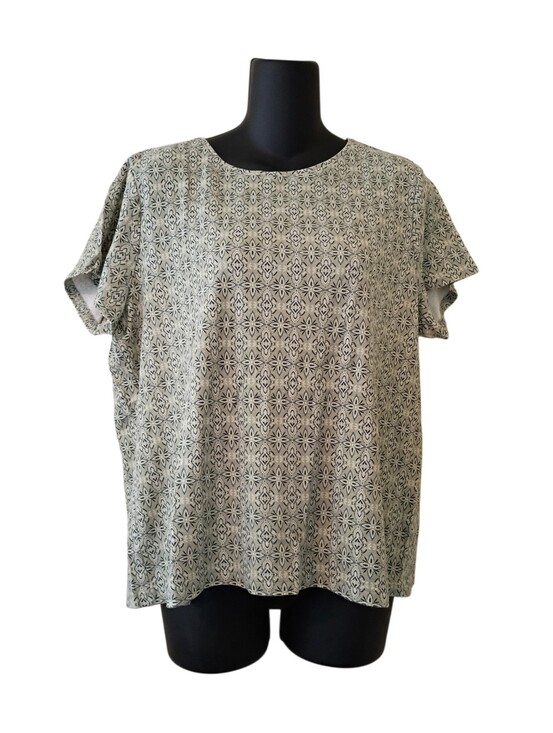croft & barrow Tops - geometric print top beige black Croft & Barrow The Classic Tee Short Sleeve Top